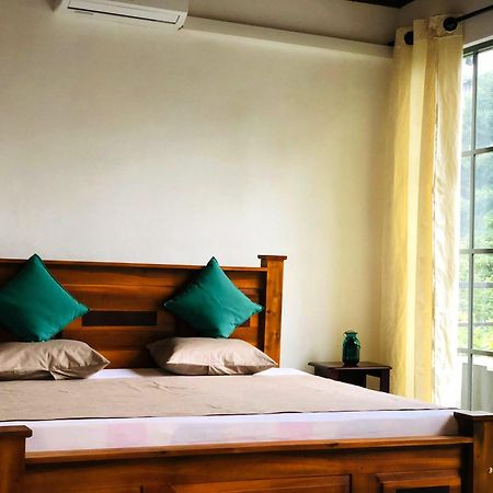 Barefoot Inn แคนดี้ ภายนอก รูปภาพ