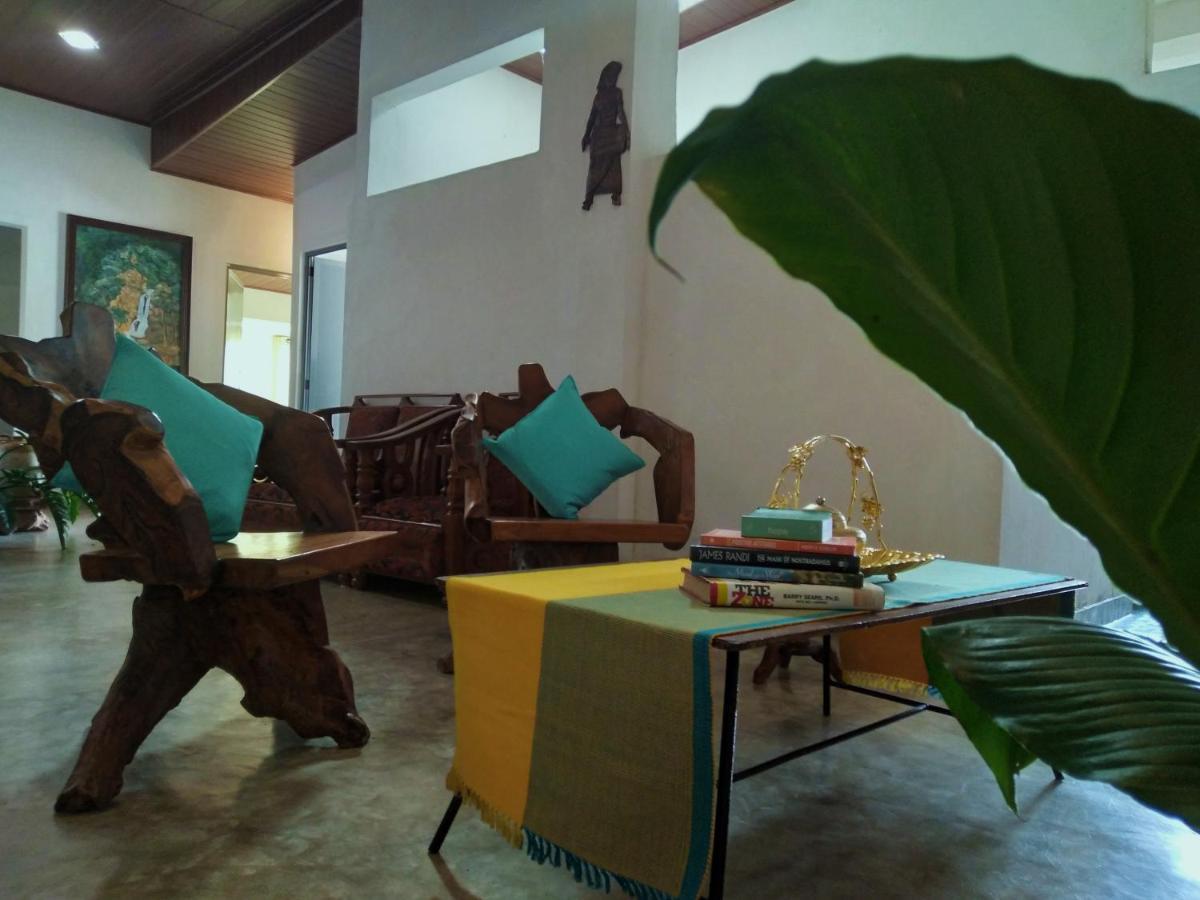 Barefoot Inn แคนดี้ ภายนอก รูปภาพ