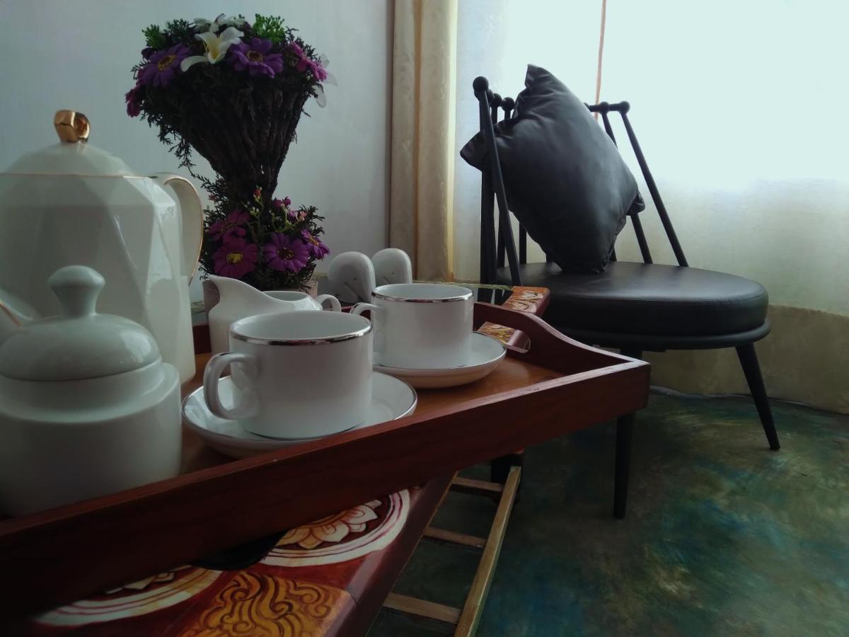 Barefoot Inn แคนดี้ ภายนอก รูปภาพ