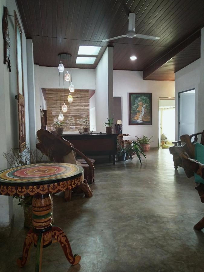 Barefoot Inn แคนดี้ ภายนอก รูปภาพ