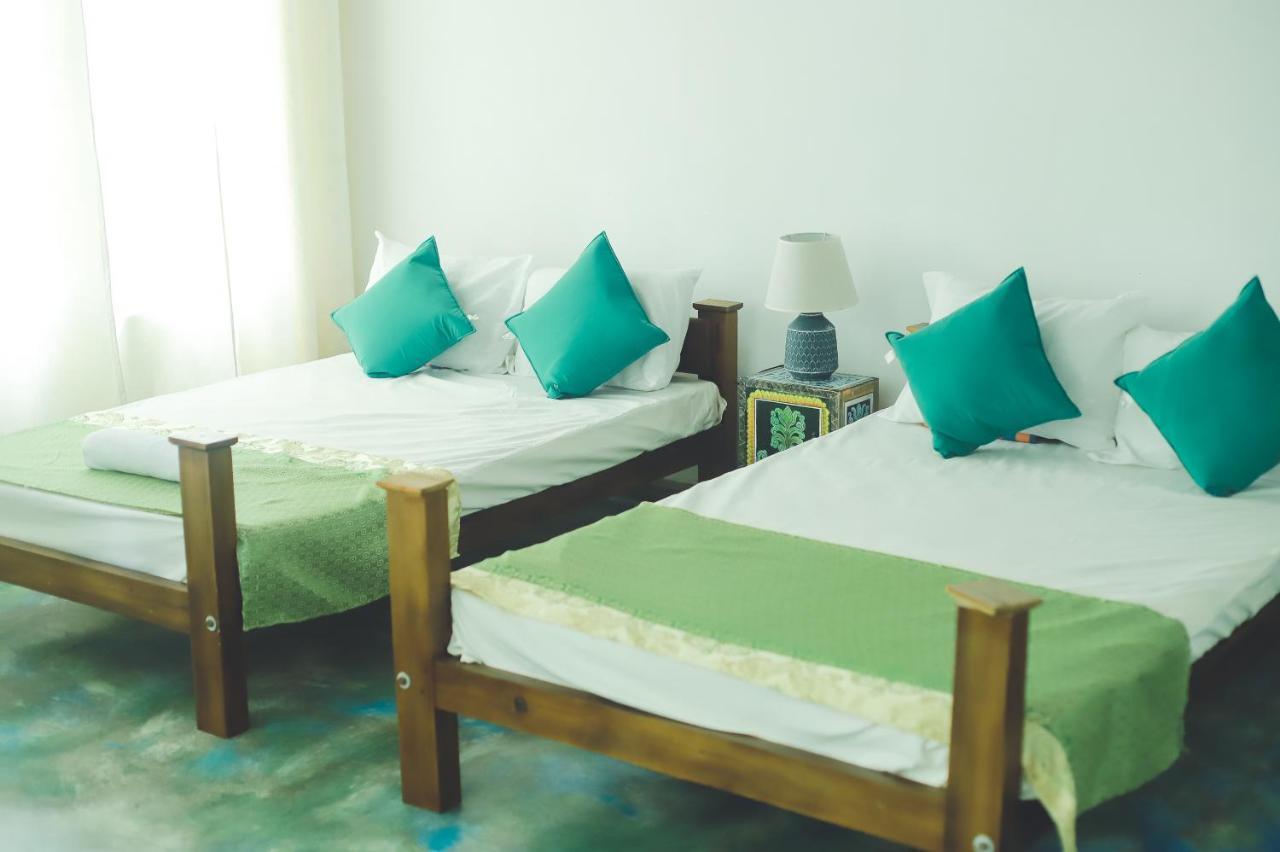 Barefoot Inn แคนดี้ ภายนอก รูปภาพ
